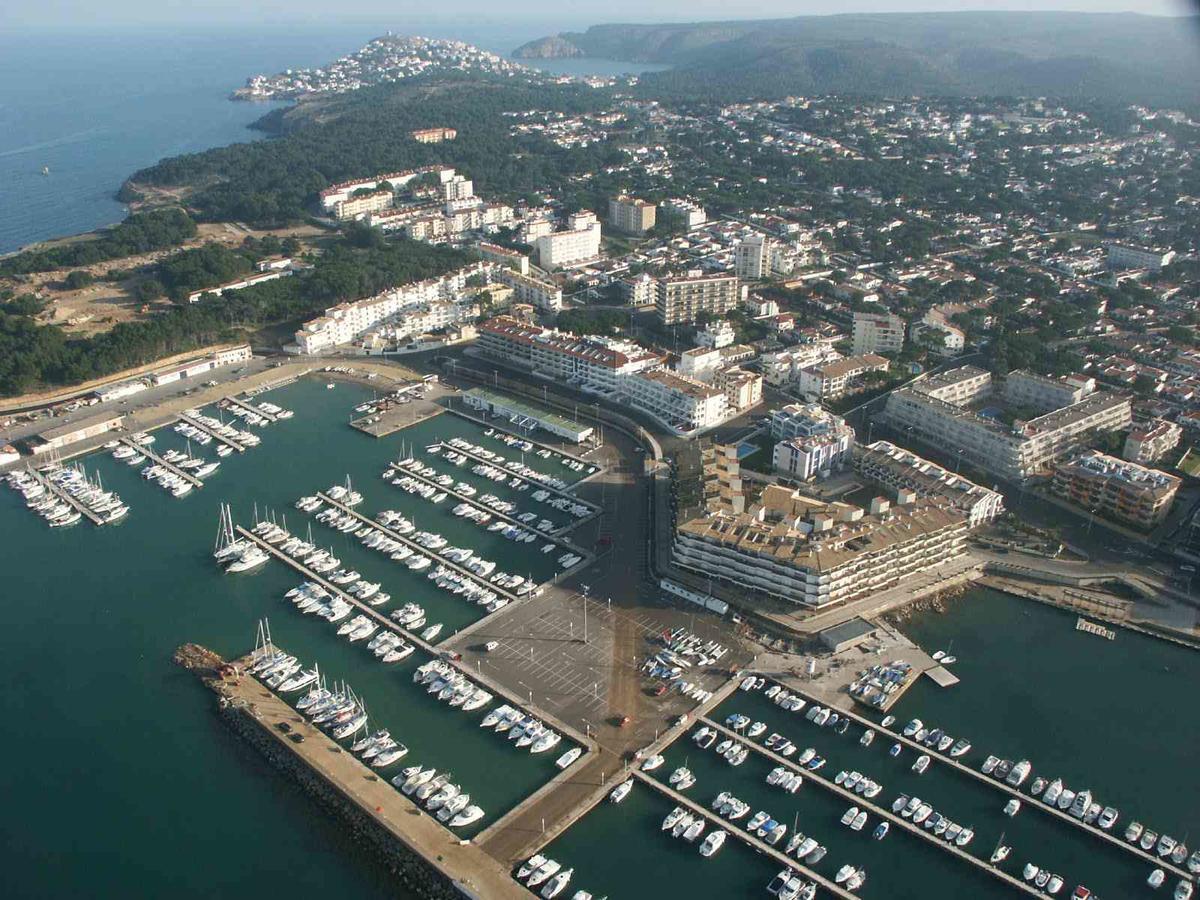 Apartamentos LA TIMPA L' Escala Exterior foto
